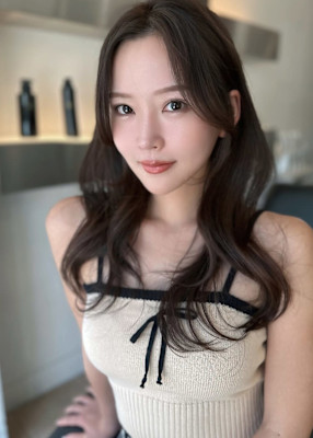 艶めく華やかワンホン風レイヤーヘア