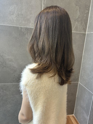 オリーブベージュカラー