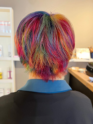 派手髪・ハイトーンカラー・デザインカラー・ブリーチ専門美容室
