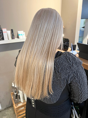 派手髪・ハイトーンカラー・デザインカラー・ブリーチ専門美容室