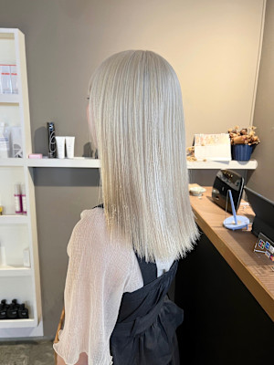 派手髪・ハイトーンカラー・デザインカラー・ブリーチ専門美容室