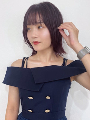 カシスピンク ショートボブ 外ハネ　ボブレイヤー 20代