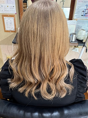 ベージュカラー