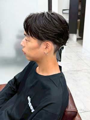 ニュアンスパーマ　センターパート　毛流れ　黒髪