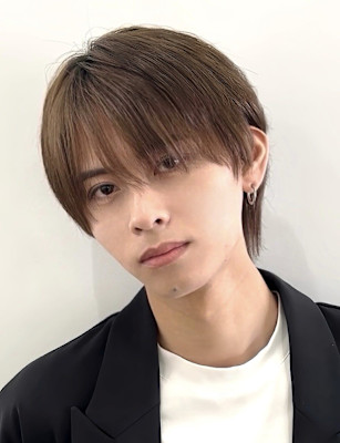 柔らか質感のストレートマッシュ