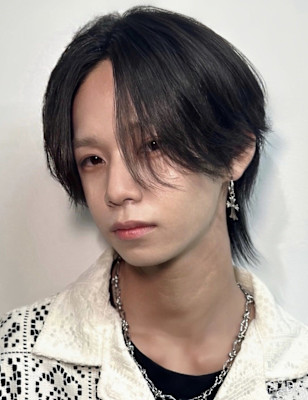 色気前髪×艶ストレートミディ