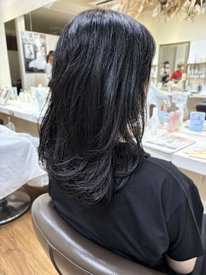 風になびいて可愛いレイヤースタイル♪