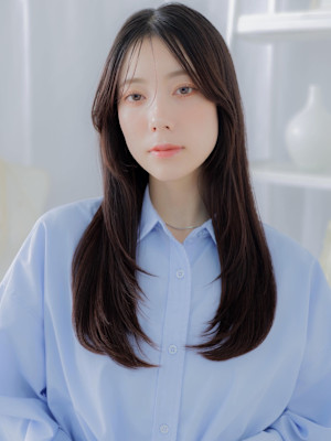 顔回りレイヤーカット小顔ストレートロング　チャコールグレー