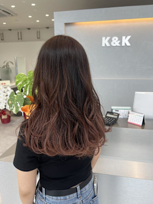 ピンクベージュ