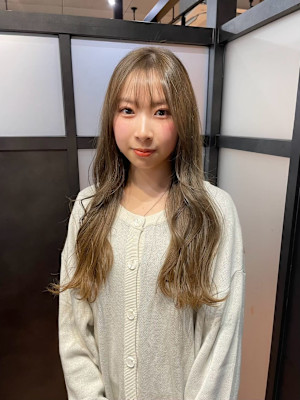 オリーブベージュ