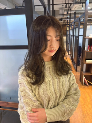 オリーブベージュ