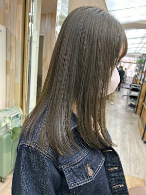 小顔カットナチュラルレイヤーオリーブベージュ