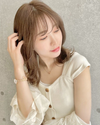 顔まわりレイヤー×抜け感ベージュ