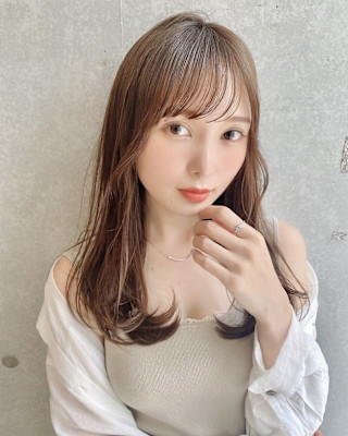 顔まわりレイヤー×抜け感ベージュ