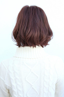 ピンクベージュが可愛いレイヤーボブ