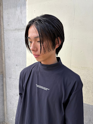 ステップボーンカットメンズヘア/センターパート