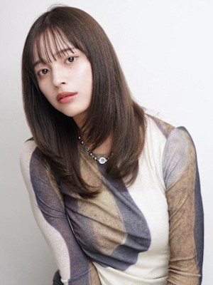 オリーブベージュ レイヤーカット 内巻き ワンカール ツヤ髪