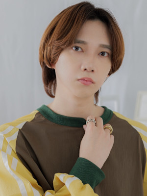 センターパートウルフマッシュショート　リバースセンターパート