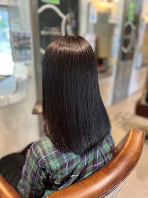 ◆ 髪質改善で叶う、素髪のようなツヤストレート