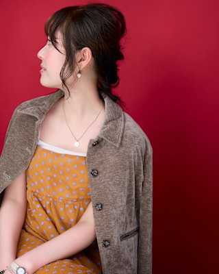 Fluffy Greige｜秋風に揺れるふんわりアップスタイ