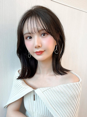 2wayバングで小顔に見えるフェイスレイヤーで作るくびれヘア