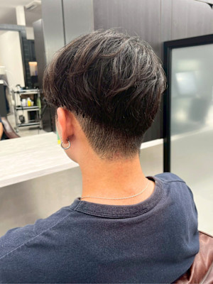 ナチュラル 　刈り上げ　マッシュ　黒髪