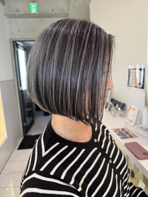 シルバーハイライト/白髪ぼかし◎/前下がりボブ