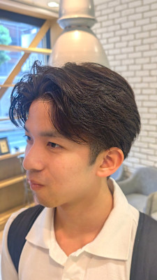 自然な毛流れが叶うセンターパート【三軒茶屋】