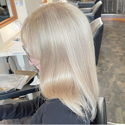 光を味方にするミルクティーホワイト✧柔らか透明感カラー