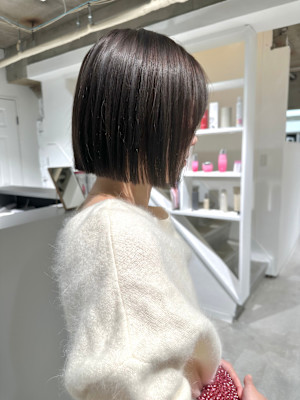 切りっぱなしボブ丸くないボブ大人ボブラベンダーグレージュ艶感