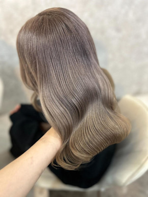 ナナセ/グレージュ/透明感