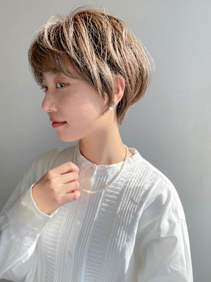 ベージュ×ショート