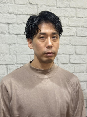 ツーブロックナチュラルセンターパート