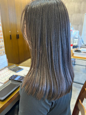 ミディアム／くすみブラウン