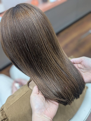 季節の変わり目は、髪のパサつきや広がりが気になる時期ですよね