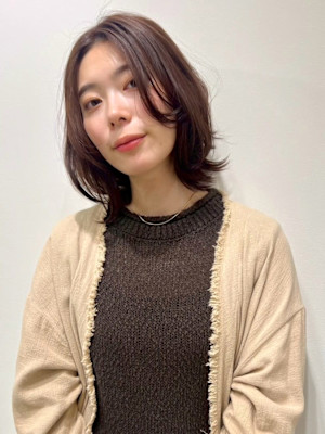 くびれミディアム レイヤーカット グレージュ 20代 30代