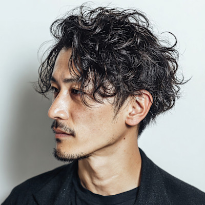男性向けゆるふわパーマで柔らかヘアに。