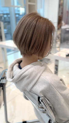 ハイトーンベージュ×ショート