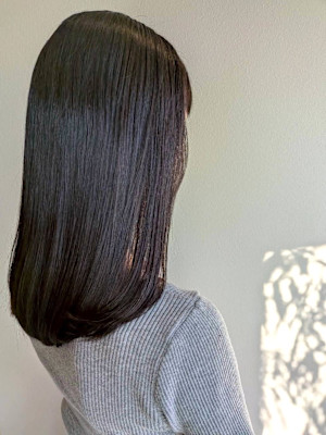 髪質改善 アッシュカラー 艶髪　顔周りカット レイヤーカット