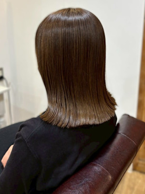 外ハネ 髪質改善ストレート オリーブグレージュ 透明感カラー