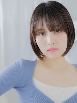 ダークアッシュ小顔切りっぱなしミニボブ　ヘイリーボブ