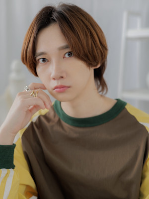 センターパートウルフマッシュショート　リバースセンターパート