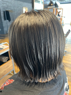 外ハネ切りっぱなしボブ
