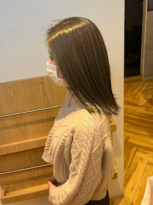 濃いめオリーブベージュ