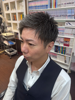 サイドツーブロックのスパイキーショート