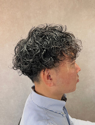 無造作カールのツーブロックショート