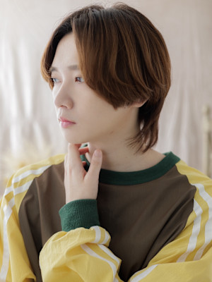 センターパートウルフマッシュショート　リバースセンターパート