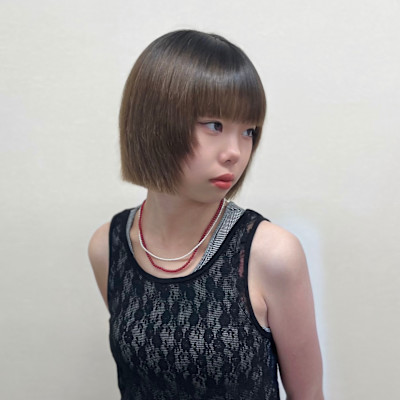 ぱつっとボブに顔周りレイヤー