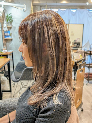 透明感ハイライト×ツヤ感ロングレイヤー