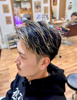 アップバングフェザーショート